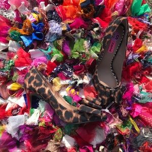 Betsey Johnson Bret pump